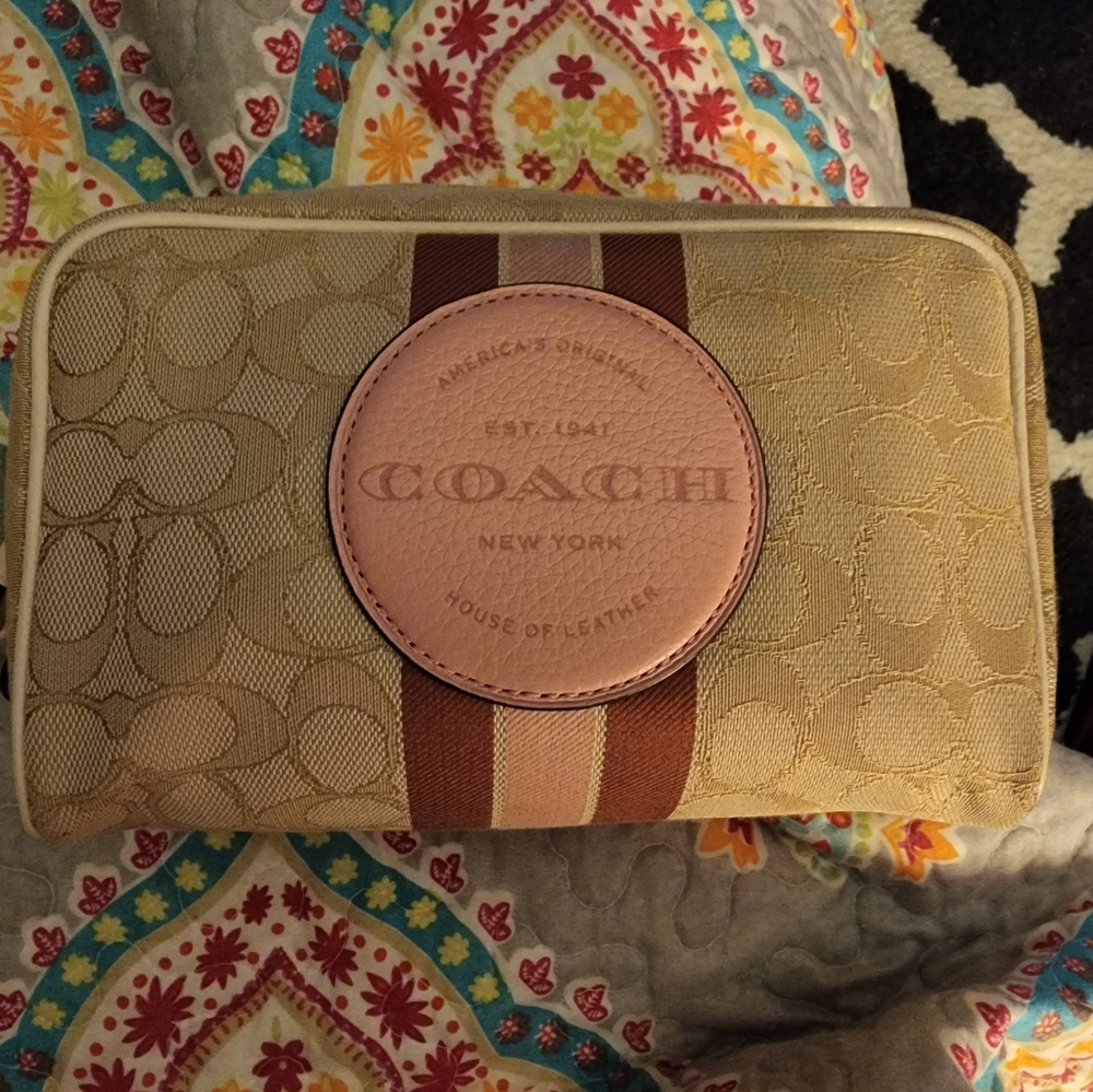 Coach Dempsey Boxy Cosmetic Case 20 inch Signature Jacquard with Stripe and Coac - Picture 2 of 7